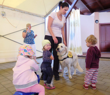 Dvoreček 6.6. 2017 - Návštěva canisterapeutického pejska