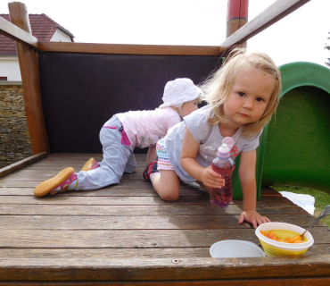 Dvoreček 6.6. 2017 - Návštěva canisterapeutického pejska