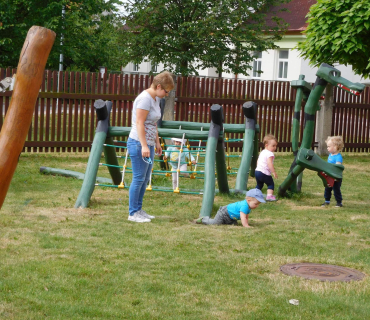 Dvoreček 6.6. 2017 - Návštěva canisterapeutického pejska