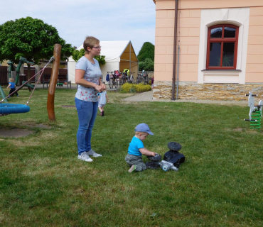 Dvoreček 6.6. 2017 - Návštěva canisterapeutického pejska