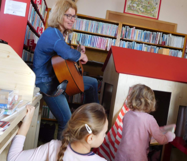 Dvoreček 14.2.2017 - Valentýnská návštěva knihovny