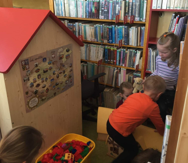 Dvoreček 14.2.2017 - Valentýnská návštěva knihovny