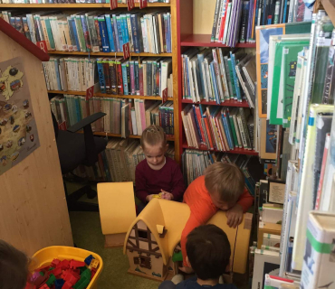 Dvoreček 14.2.2017 - Valentýnská návštěva knihovny