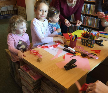 Dvoreček 14.2.2017 - Valentýnská návštěva knihovny