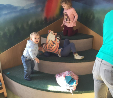 Dvoreček 14.2.2017 - Valentýnská návštěva knihovny