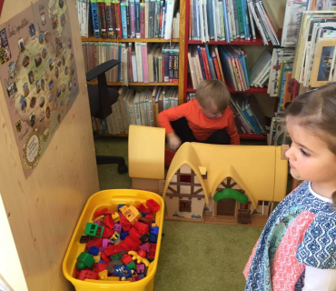 Dvoreček 14.2.2017 - Valentýnská návštěva knihovny