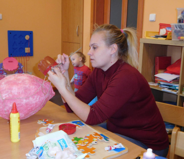 Dvoreček 7.2.2017 - Malujeme hrnečky