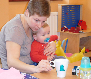 Dvoreček 7.2.2017 - Malujeme hrnečky