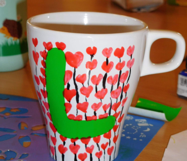 Dvoreček 7.2.2017 - Malujeme hrnečky