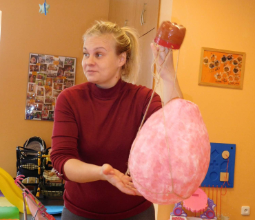 Dvoreček 7.2.2017 - Malujeme hrnečky