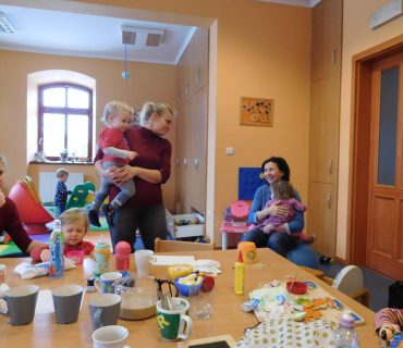 Dvoreček 7.2.2017 - Malujeme hrnečky