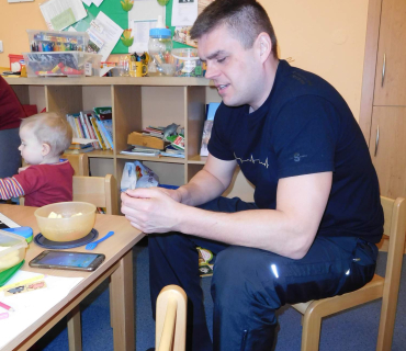 Dvoreček 7.2.2017 - Malujeme hrnečky