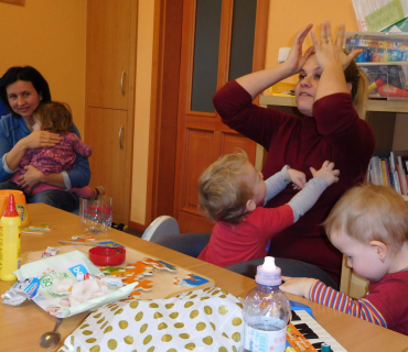 Dvoreček 7.2.2017 - Malujeme hrnečky