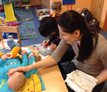 Dvoreček 8.3.2016 zdobení triček