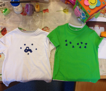 Dvoreček 8.3.2016 zdobení triček
