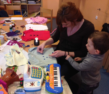 Dvoreček 8.3.2016 zdobení triček