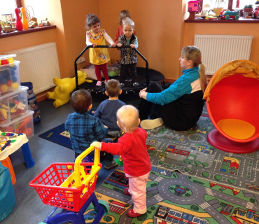 Dvoreček 1.3.2016 ubrousková technika