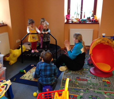 Dvoreček 1.3.2016 ubrousková technika