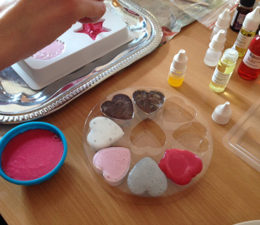 Dvoreček 16.   23.2.2016 výroba mýdel