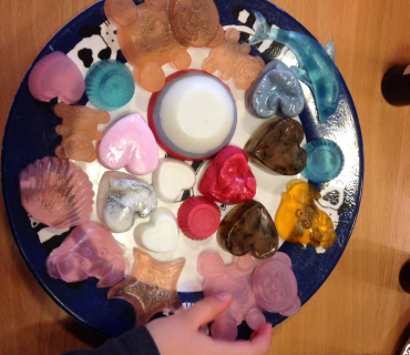 Dvoreček 16.   23.2.2016 výroba mýdel