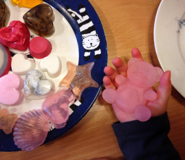 Dvoreček 16.   23.2.2016 výroba mýdel