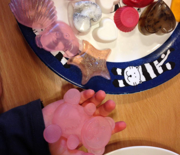 Dvoreček 16.   23.2.2016 výroba mýdel