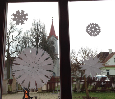 Dvoreček 8.12.2015 zdobení