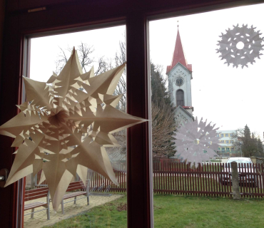 Dvoreček 8.12.2015 zdobení