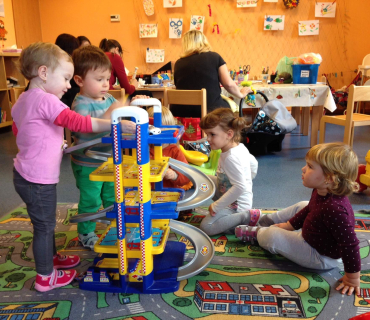 Dvoreček 8.12.2015 zdobení