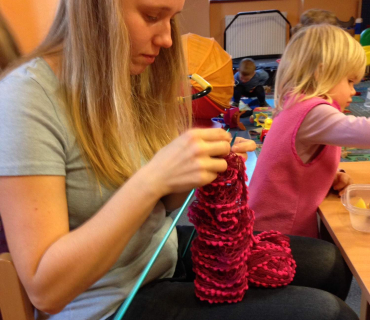 Dvoreček 17.11.2015 volánkové šály