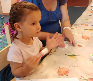 Dvoreček 15.9.2015 Otisky rukou a nohou