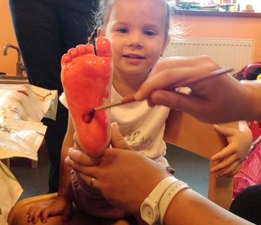 Dvoreček 15.9.2015 Otisky rukou a nohou