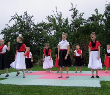 Vystoupení Černilovských Blešek a Blech na Semonickém ořechobraní 7. 9. 2019
