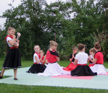 Vystoupení Černilovských Blešek a Blech na Semonickém ořechobraní 7. 9. 2019