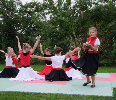 Vystoupení Černilovských Blešek a Blech na Semonickém ořechobraní 7. 9. 2019