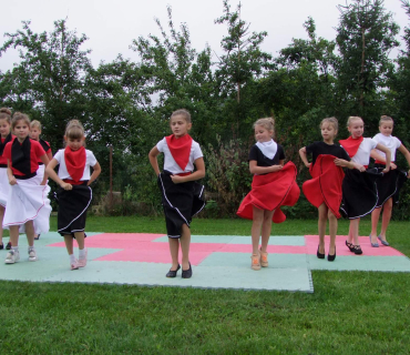 Vystoupení Černilovských Blešek a Blech na Semonickém ořechobraní 7. 9. 2019
