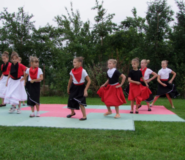 Vystoupení Černilovských Blešek a Blech na Semonickém ořechobraní 7. 9. 2019