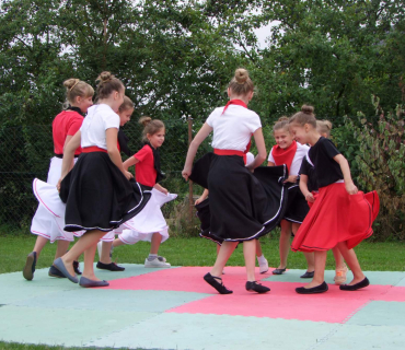 Vystoupení Černilovských Blešek a Blech na Semonickém ořechobraní 7. 9. 2019