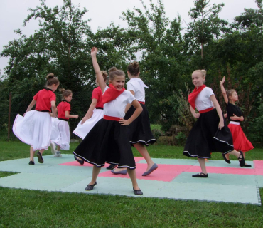 Vystoupení Černilovských Blešek a Blech na Semonickém ořechobraní 7. 9. 2019