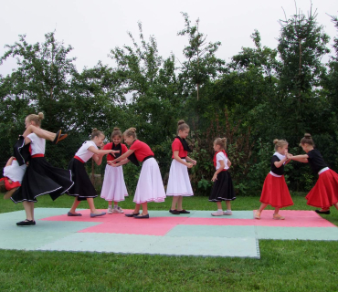 Vystoupení Černilovských Blešek a Blech na Semonickém ořechobraní 7. 9. 2019