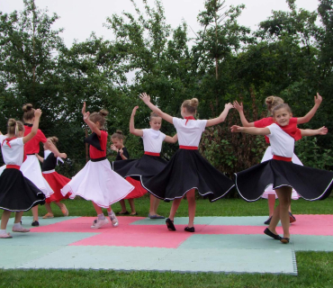 Vystoupení Černilovských Blešek a Blech na Semonickém ořechobraní 7. 9. 2019
