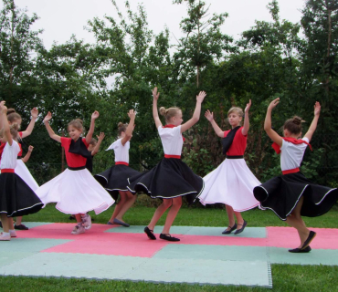 Vystoupení Černilovských Blešek a Blech na Semonickém ořechobraní 7. 9. 2019
