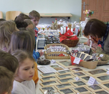 VELIKONOČNÍ JARMARK 27.3. 2015 foto Jana Žárs