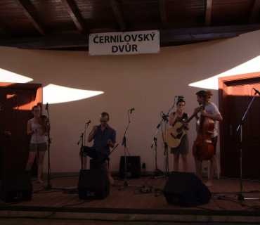 ČERNILOVSKÝ DVŮR 2014 - foto Jana Ž