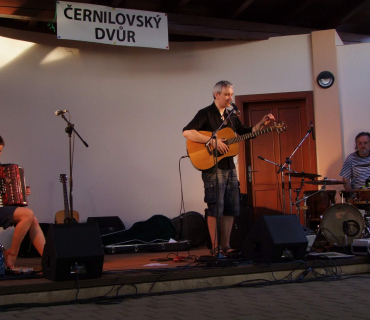 ČERNILOVSKÝ DVŮR 2014 - foto Jana Ž