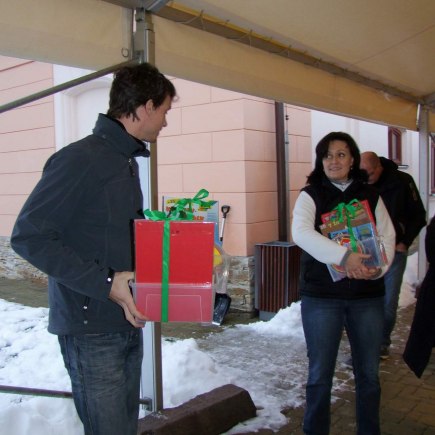Charitativní dražba vánočních stromečků - KSD Černilov 16.12.2012