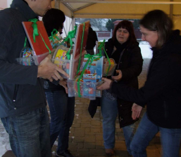 Charitativní dražba vánočních stromečků - KSD Černilov 16.12.2012