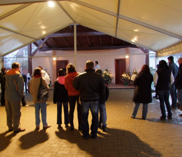 Charitativní dražba vánočních stromečků - KSD Černilov 16.12.2012