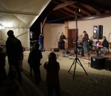 ČERNILOVSKÝ DVŮR 2012 od Jany Ž