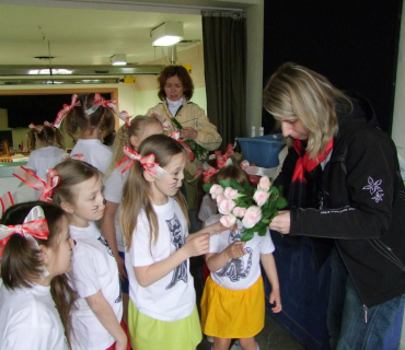 PRUHOVANÝ KARNEVAL 15.4.2012 Sokolovna - foto Jana Ž